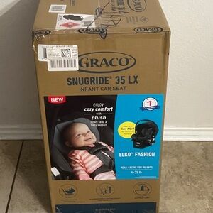 Infant car seat BRAND NEW*